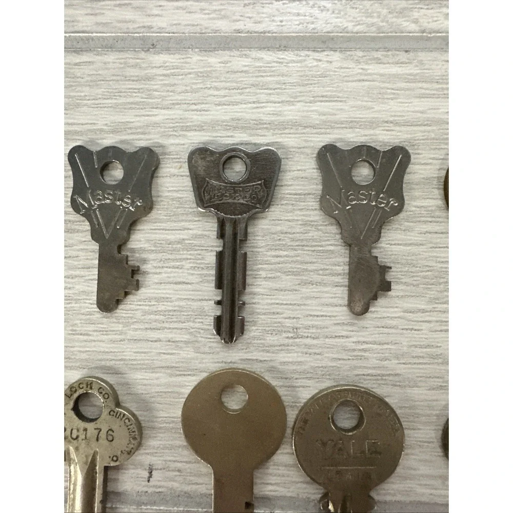 Vintage Set of 21 Unique Key Collectibles *See Description‎ for Details*